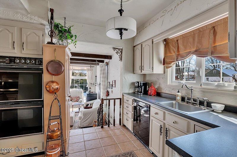 5th image of 106 Walnut Street