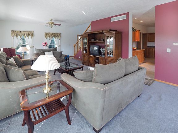 1352 E Merribe-105