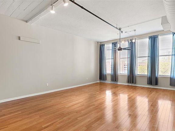 5th image of 1501 Locust St APT 508
