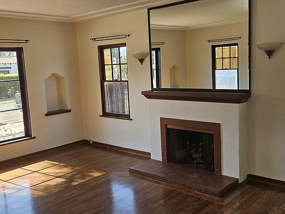 3rd image of 5083 Mansfield St