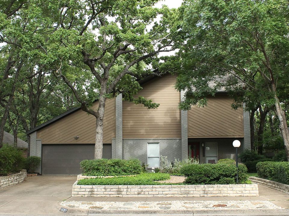 1st image of 1037 W Winding Creek Dr