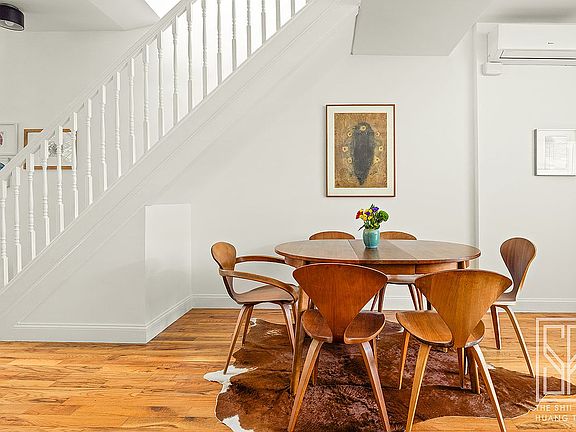 4th image of 1062 Decatur St