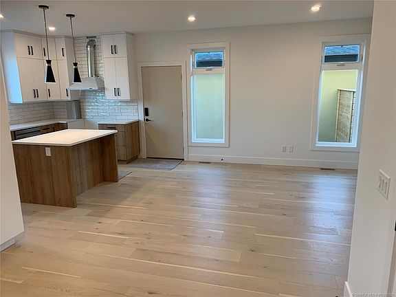 3rd image of 887 Morrison Ave #4