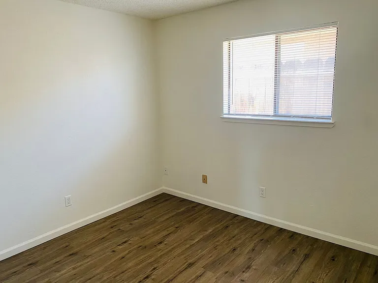 190 N Nevada St — Photo 5