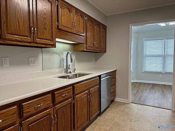 5th image of 101 Springfield Ln