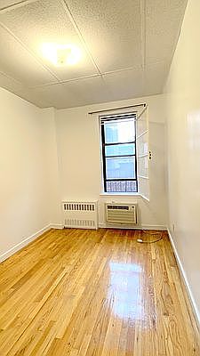 4th image of 212 E 83rd St APT 4A
