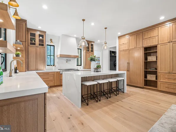 4624 26th St N, Arlington, VA 22207