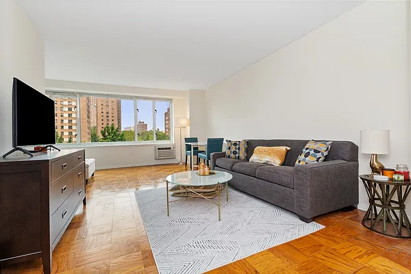 Rented by Compass | media 7