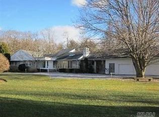 120 Harbor Acres Rd, Port Washington, NY 11050