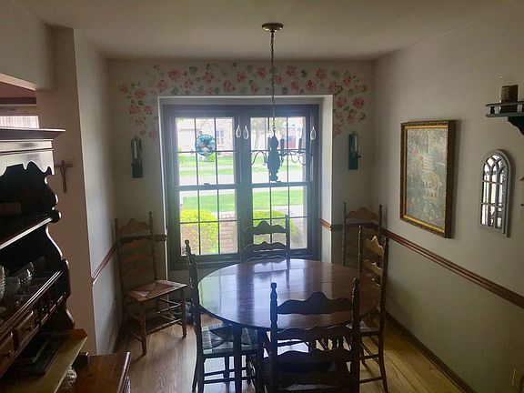 5th image of 20965 River Bend Dr S