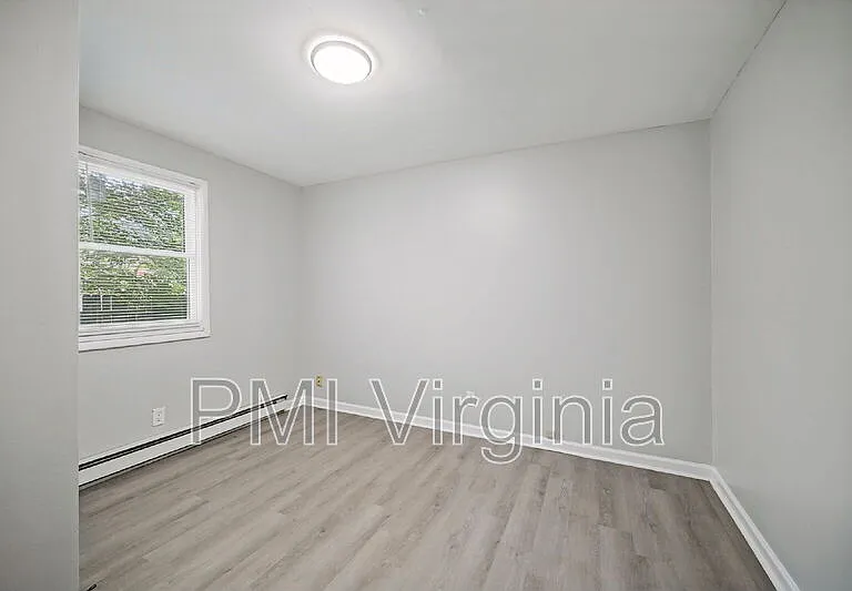3407 Essex Cir — Photo 16