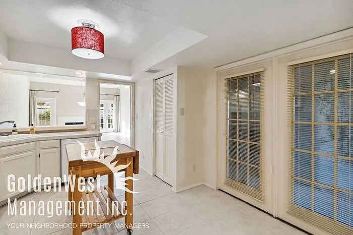 2441 E Rancho Dr — Photo 8