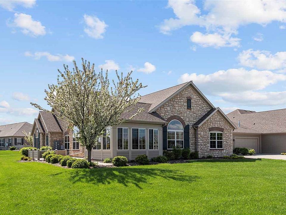 Corner unit w/privacy