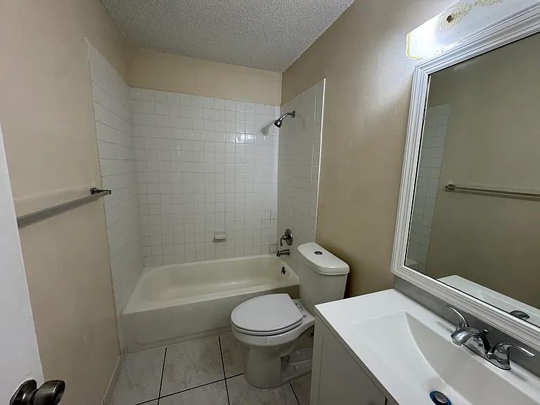 4371 Riverside Dr #D — Photo 14