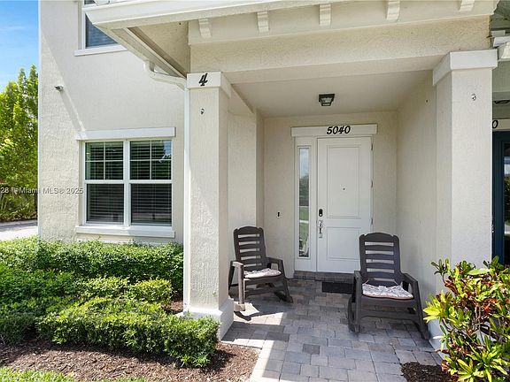 2nd image of 5040 Eucalyptus Dr Unit 4