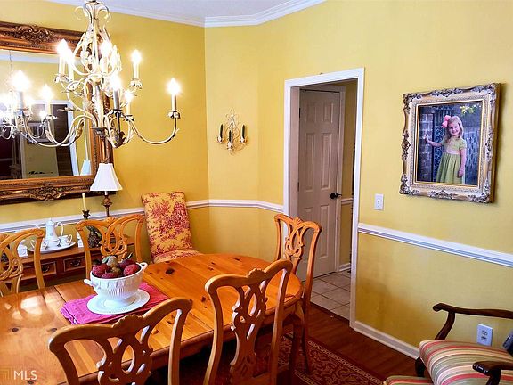 5th image of 245 Wellington Cir