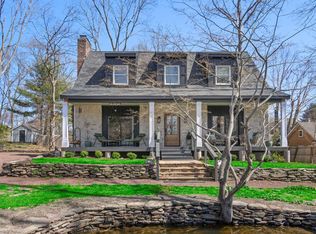 9 Bittner Ln, Centerport, NY 11721