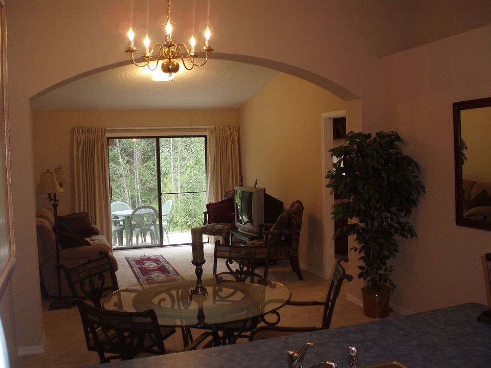 living room/dining room