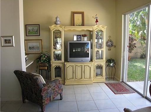 2nd image of 246 Sussex Cir