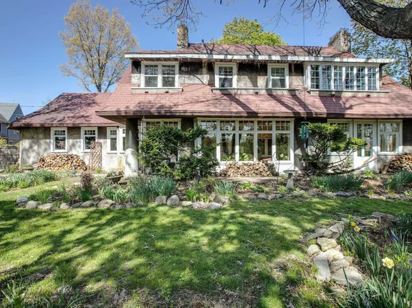 909 Riverside Dr, South Bend, IN 46616