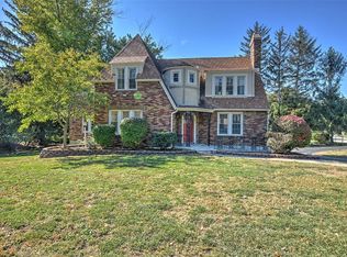 8 Montgomery Pl, Decatur, IL 62522