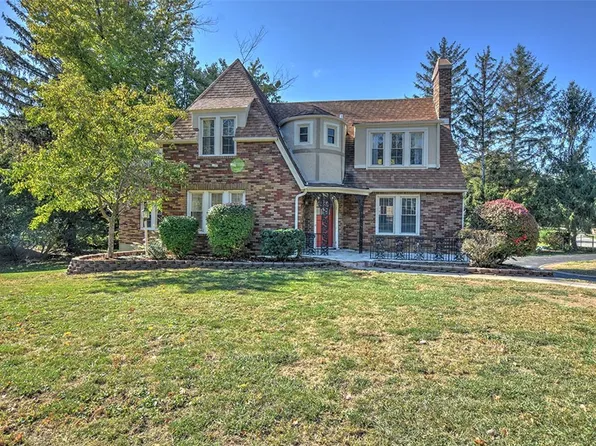8 Montgomery Pl, Decatur, IL 62522