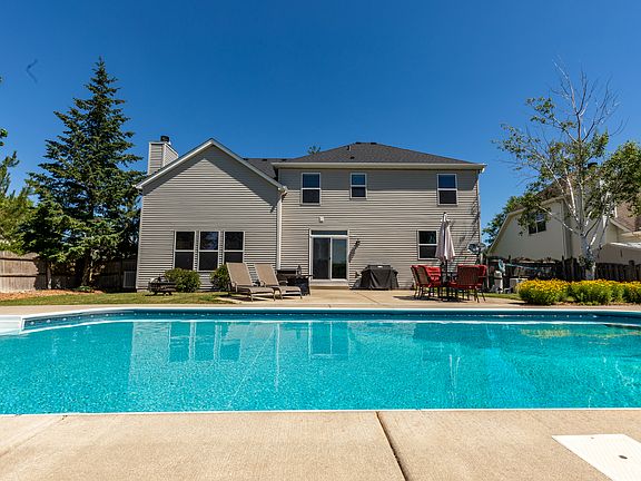 3rd image of 25457 Blakely Dr
