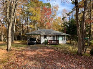 3136 Fern Rd, Pocono Summit, PA 18346