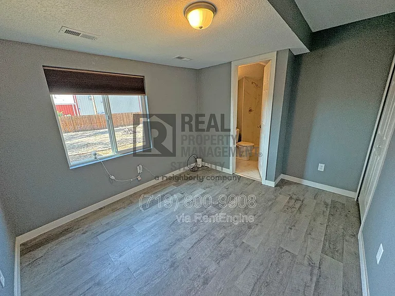 1012 W 11th St — Photo 16