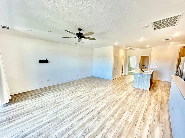 580 N Adler Ln — Photo 6
