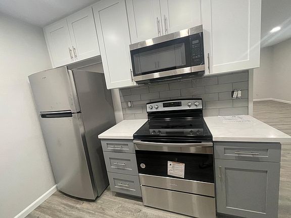5th image of 1020 S Sherbourne Dr