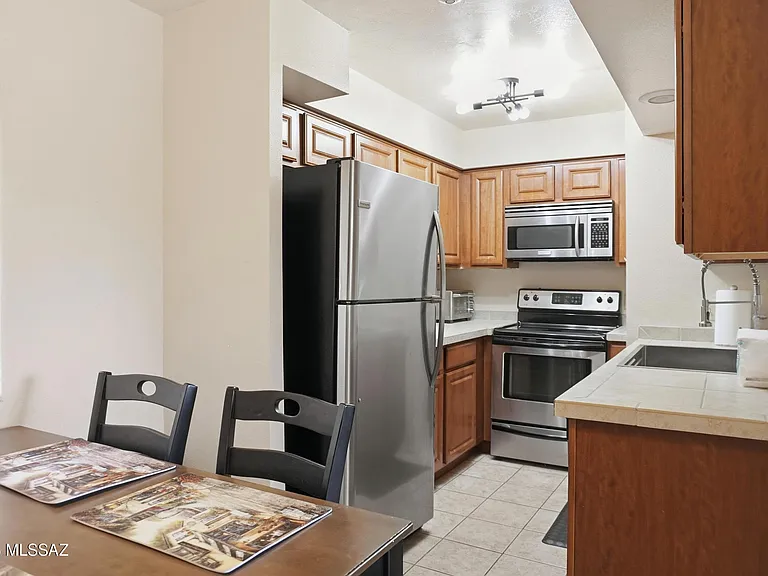 1810 E Blacklidge Dr #416 — Photo 6