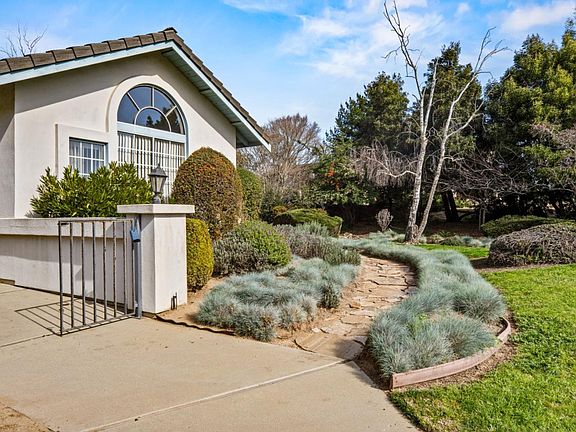 4th image of 18430 Meadow Ridge Rd