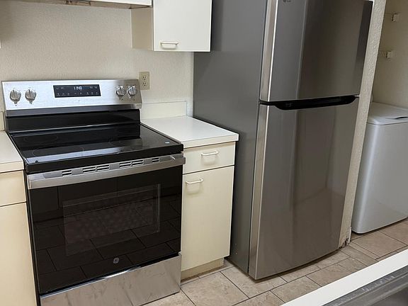 2nd image of 2550 N Alafaya Trl APT 5204