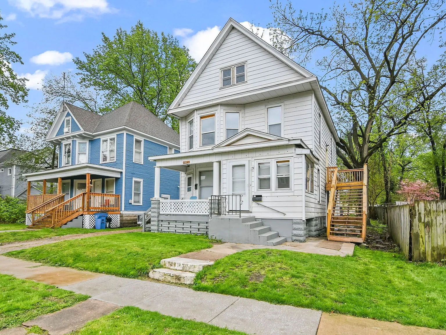 720 W Edwards — Photo 2