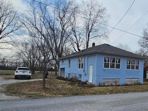 215 S 10th St, Coulterville, IL 62237