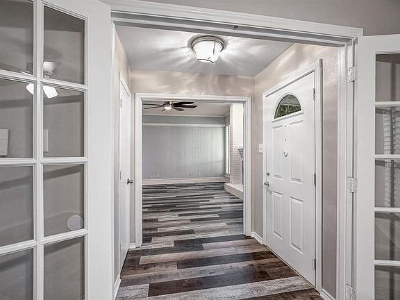 3rd image of 1313 Buckingham Pl