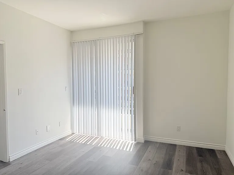 8715 Burton Way - Urban Feel Charming 2 bed 2 bath — Photo 15
