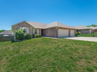 1070 E Lakota Dr, Nixa, MO 65714