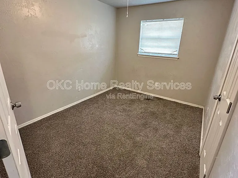 8417 S Villa Ave — Photo 15
