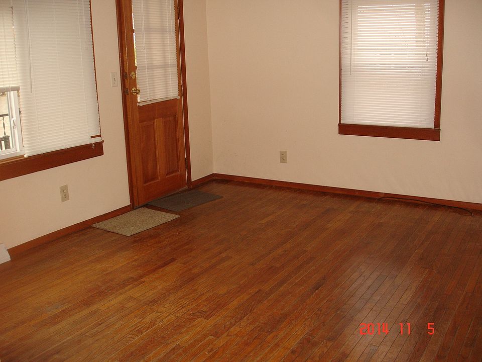 2nd image of 1410 W Elm St