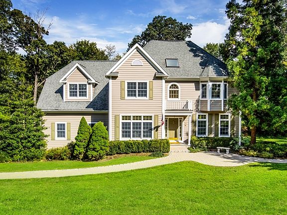 2nd image of 33 Brundige Dr