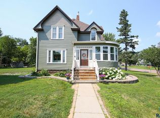 104 W Rummel Ave, Lennox, SD 57039