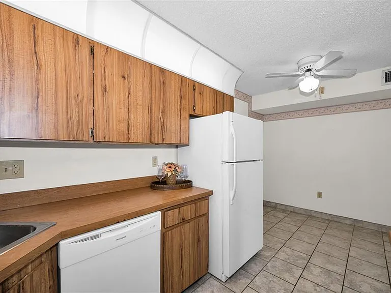 2687 Pine Ridge Way S #B2 — Photo 8