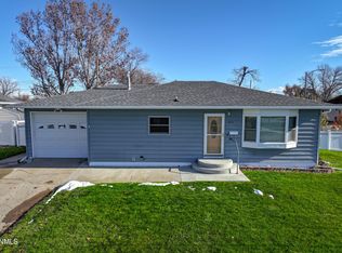 402 17th Ave W, Williston, ND 58801