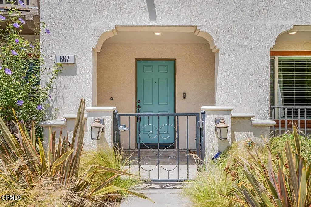 3 bed, 2.5 bath, 2024 sqft, $4,300 — Photo 3