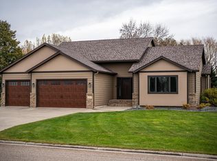 510 Sunset Dr, Oxbow, ND
