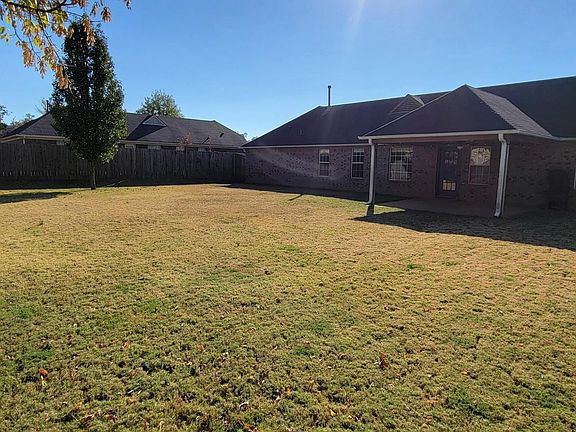 4th image of 9192 Huntington Oak Dr