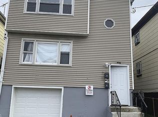 178 Fabyan Pl #2, Newark, NJ 07112