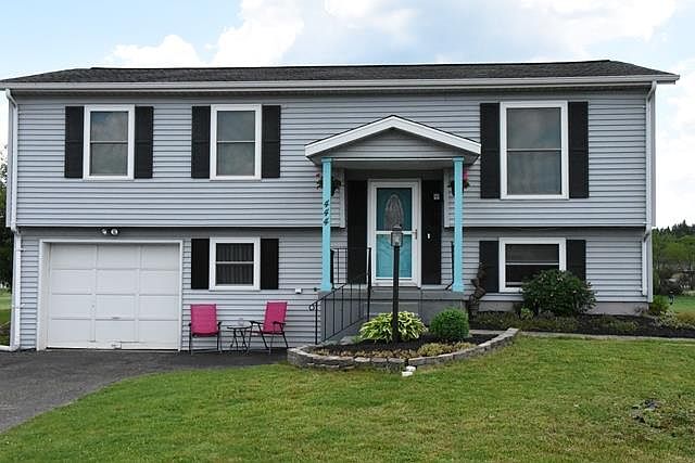 1st image of 444 Blue Grass Dr